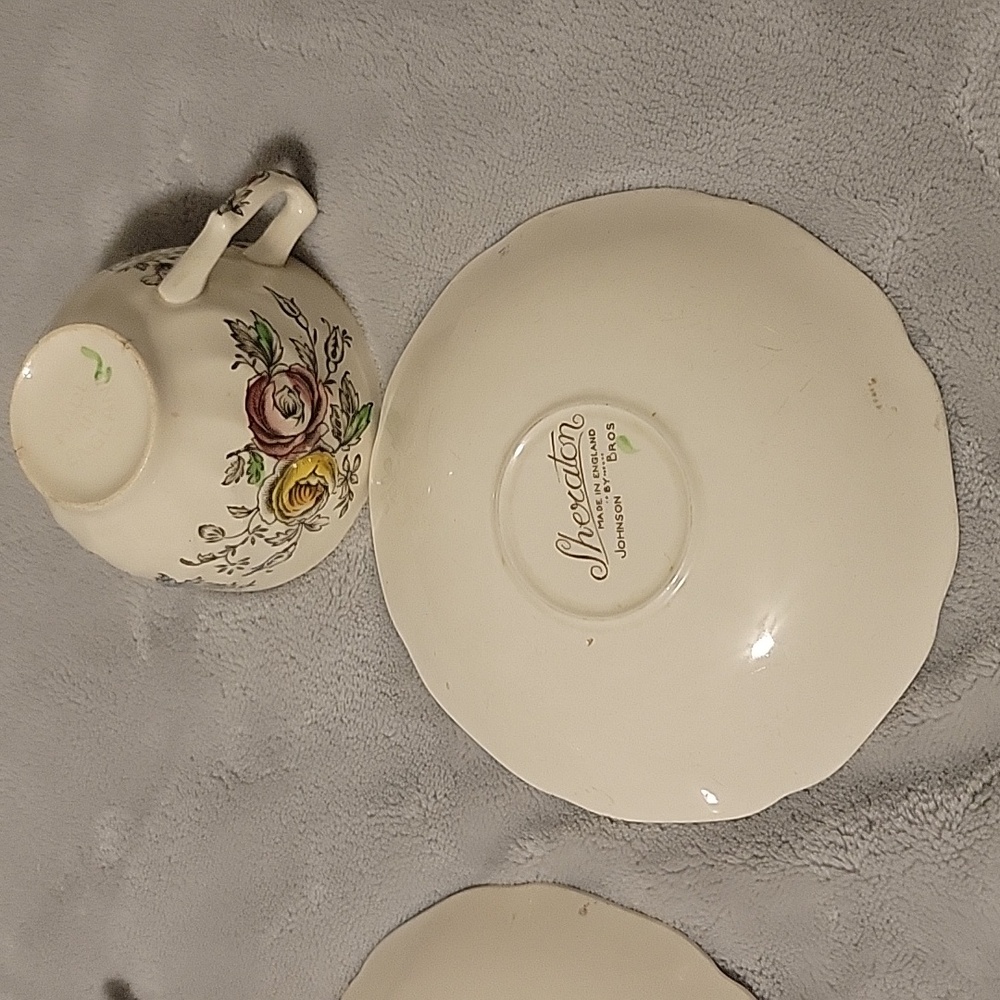 Johnsin Bros Sheraton teacup and saucer. Set of 3 - Picture 10 of 10